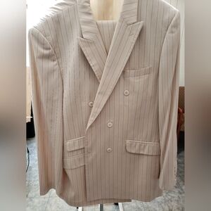 Mans Suit. DO NOT BUNDLE!!!